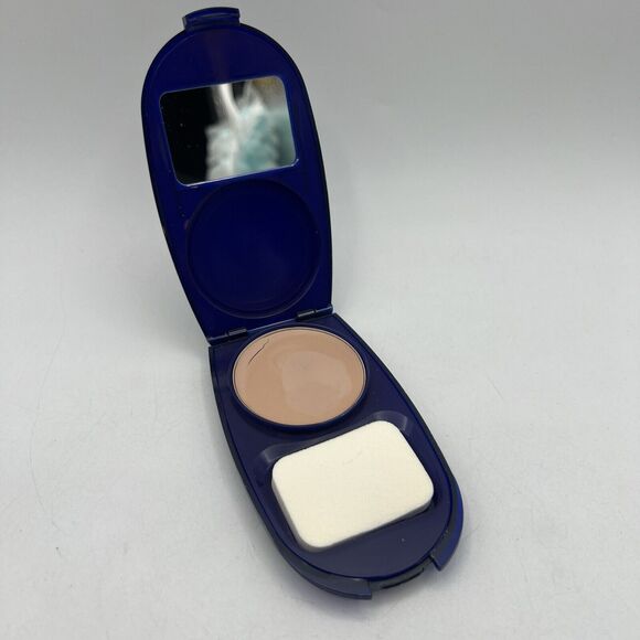 Covergirl Aqua Smooth Ivory Foundation Makeup NEW - Picture 1 of 4